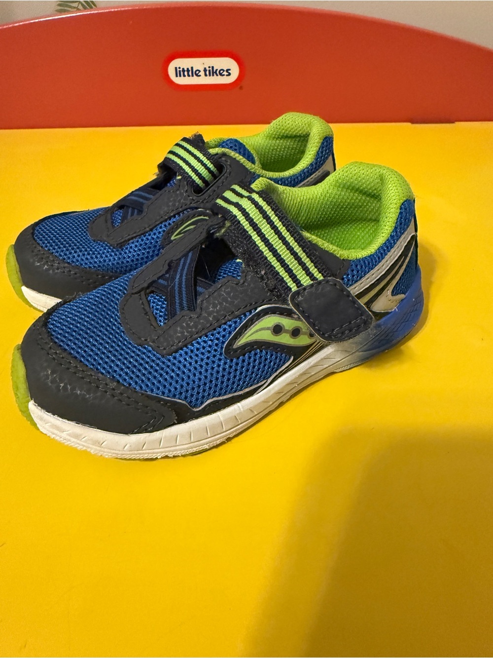 Saucony Kids Blue & Lime Athletic Sneakers - Hook & Loop Closure size 9W